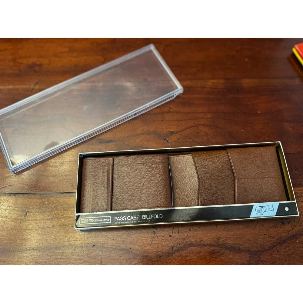 New In Box Sears Vintage Brown Leather Billfold Wallet With Snap Inside Closure